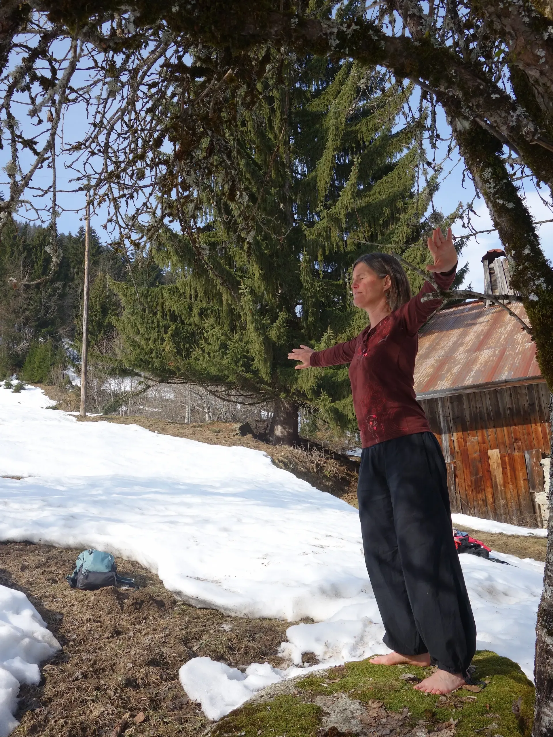 Photo de Catherine pratiquant le Qi Gong